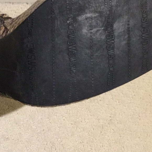 🎈Stuart Weizmann snakeskin boots-like new - Picture 7 of 7